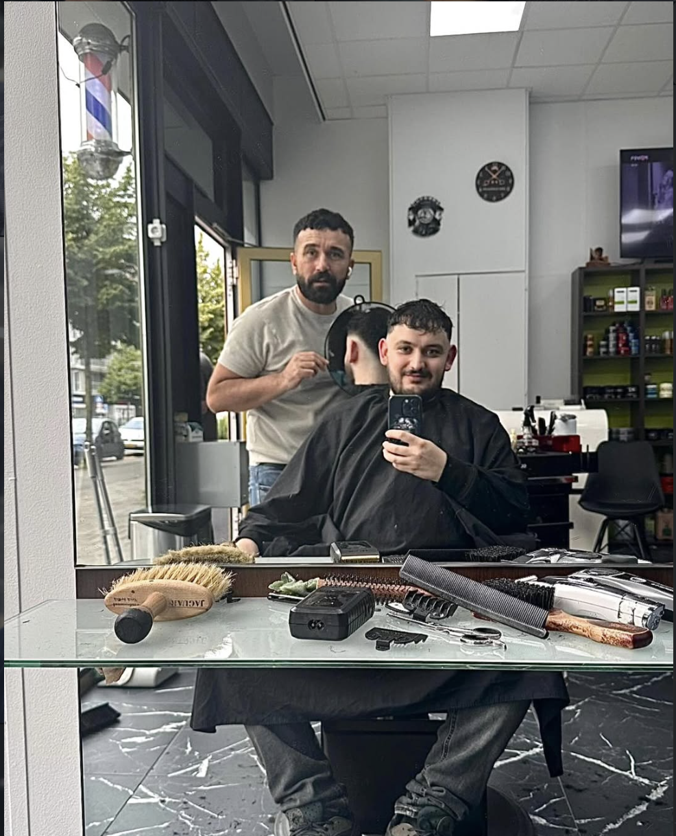 Ossy Kapsalon kapper aan het werk - Professionele herenkapper met 20+ jaar ervaring in Amsterdam Osdorp